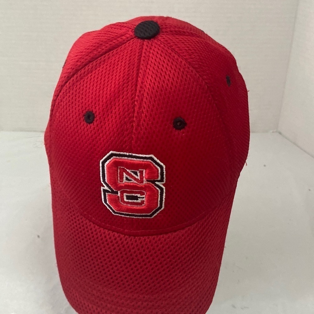 NC State hat fitted good condition EN